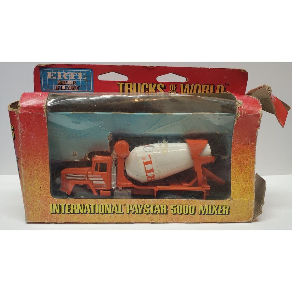 Ertl Trucks of the World IH Paystar 5000 Cement Mixer Truck in Box